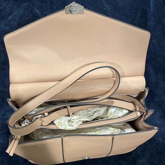 Guess purse. - Picture 2 of 2